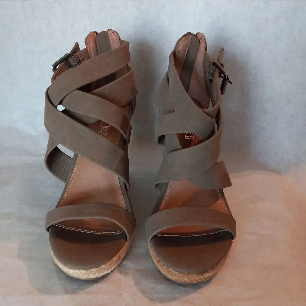 Brash Criss Cross Wedges NWOT